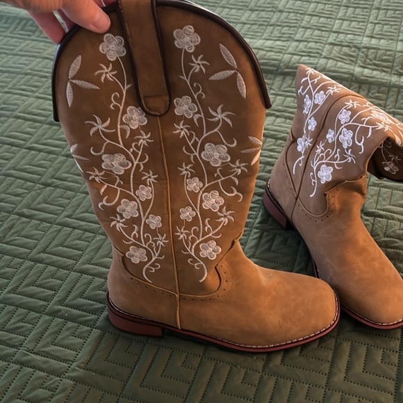 Boots - Picture 3 of 3